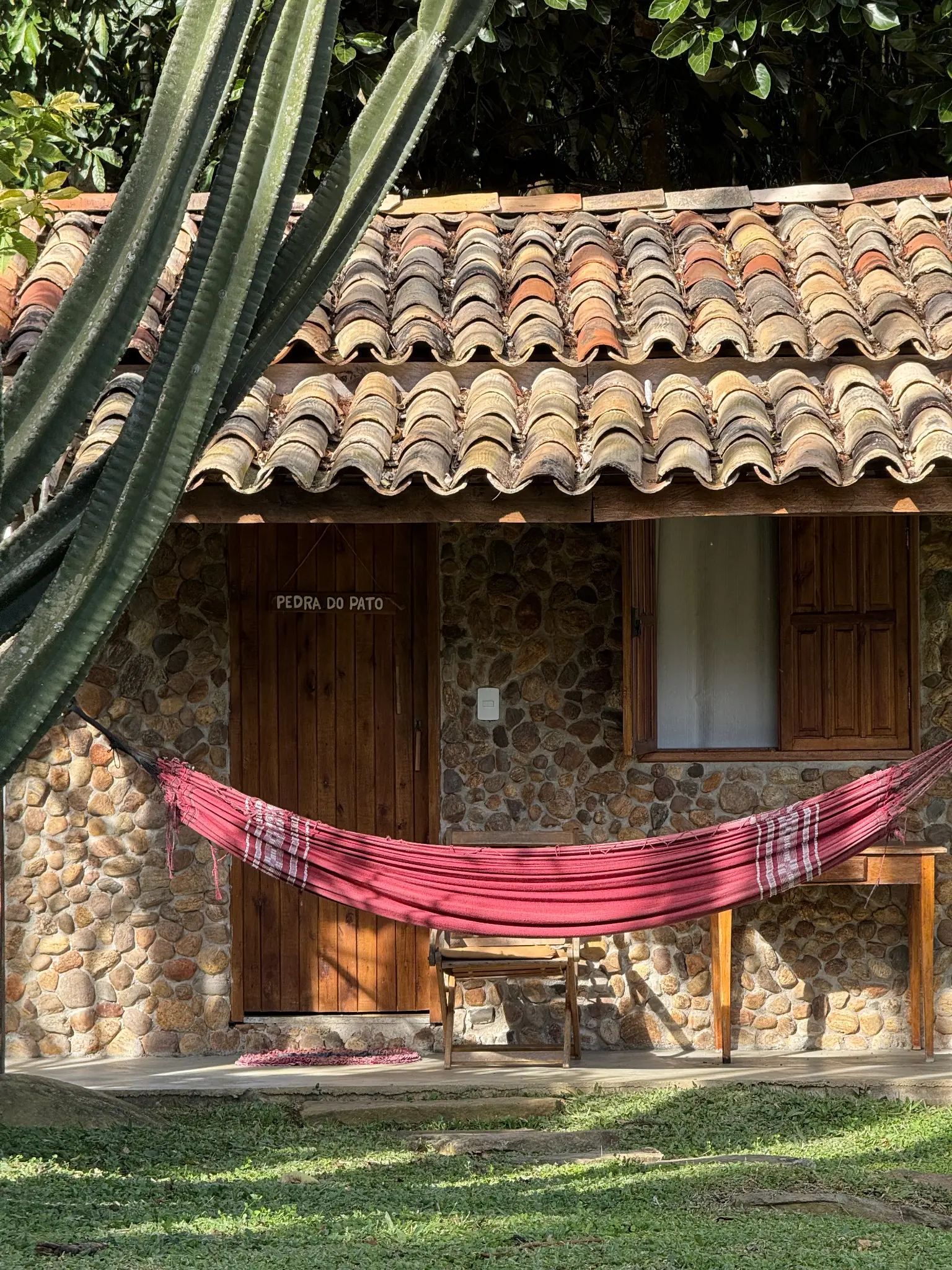 Fachada externa do chalé Pedra do Pato
