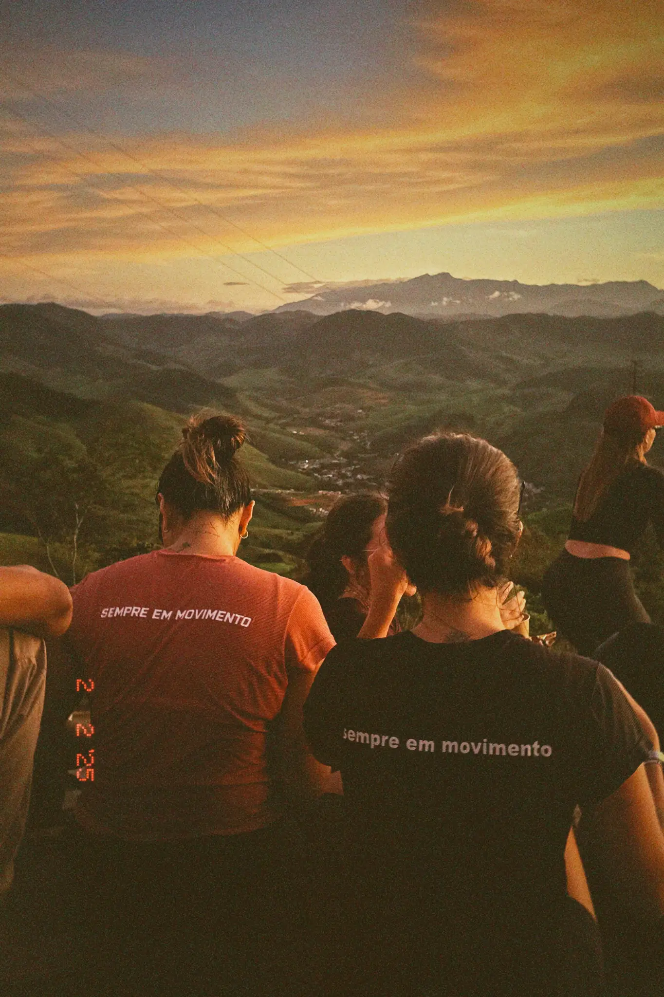 Pôr do sol nas montanhas - sempre em movimento